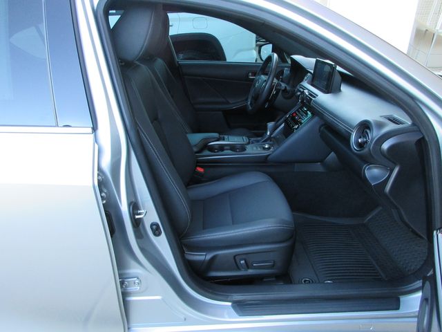 2024 Lexus IS 300 photo 19