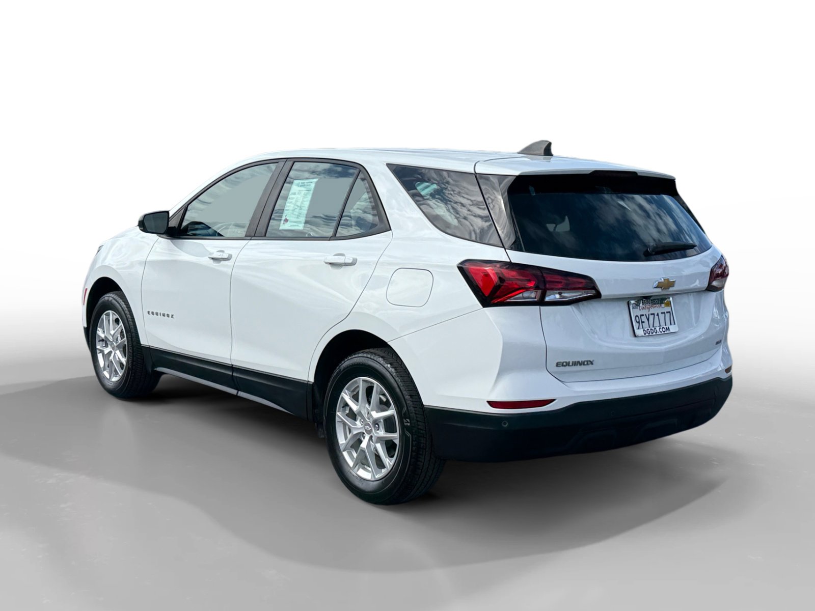 2022 Chevrolet Equinox LS photo 3