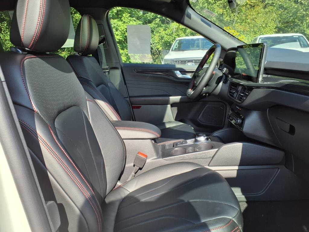 2025 Ford Escape ST-Line Elite photo 3