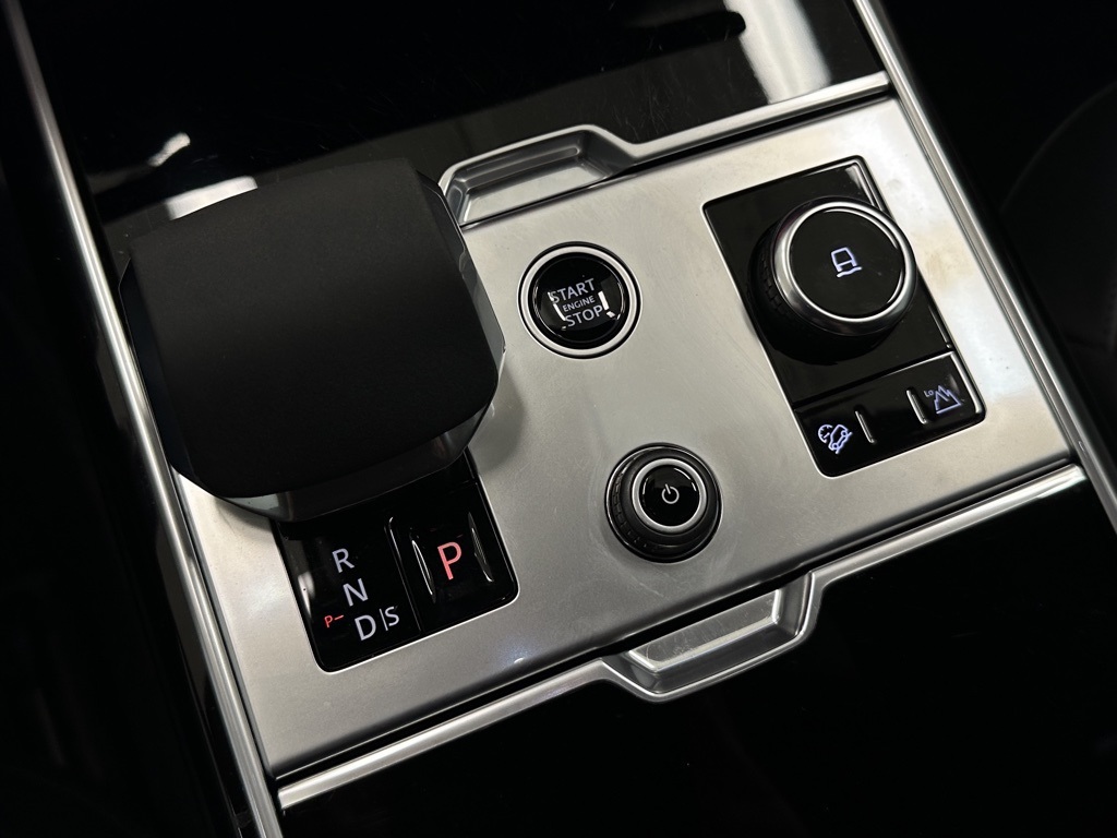 2023 Land Rover Range Rover SE photo 30