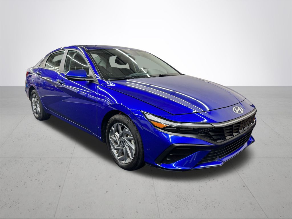 2024 Hyundai Elantra SEL photo 9