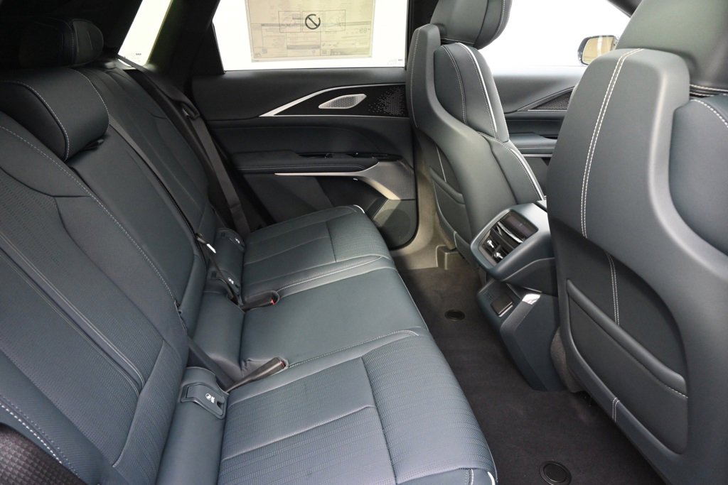 2025 Cadillac Lyriq Luxury photo 18