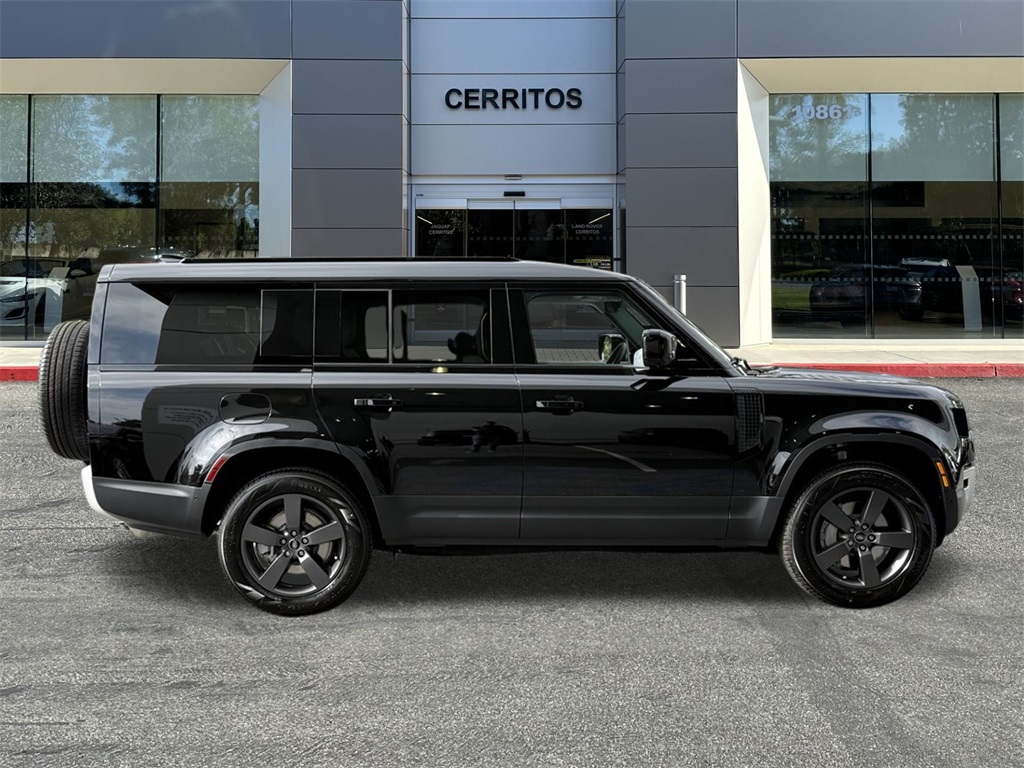 2025 Land Rover Defender 130 S photo 4
