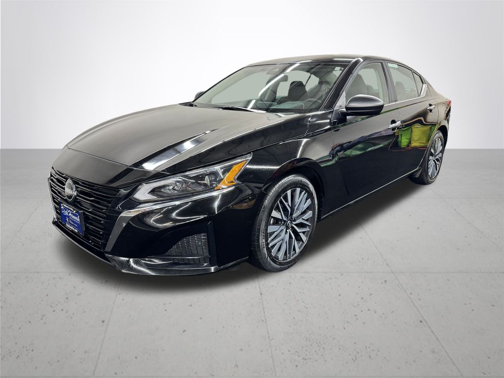 2024 Nissan Altima 2.5 SV photo 2