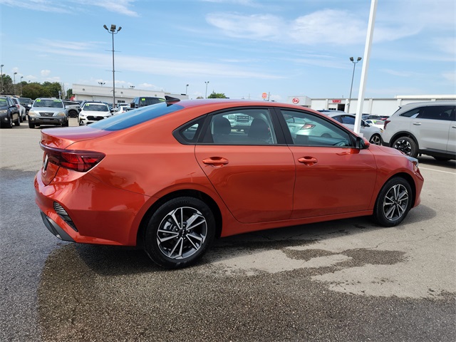 2023 Kia Forte LXS photo 2