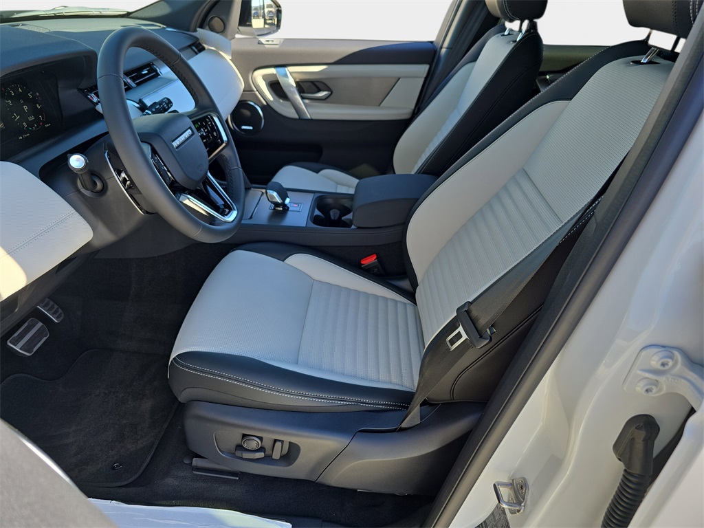2025 Land Rover Discovery Sport SE photo 15