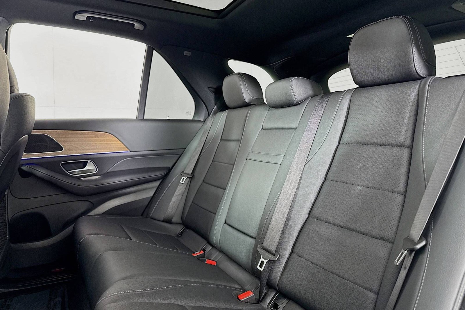 2025 Mercedes Benz GLE 450e photo 5