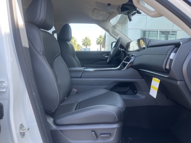 2025 Nissan Armada SV photo 16