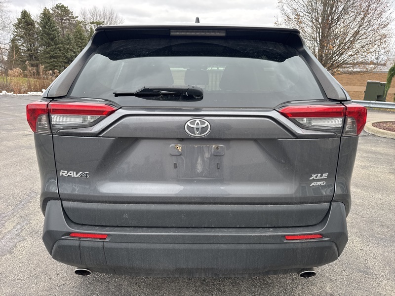 2019 Toyota RAV4 XLE Premium photo 3