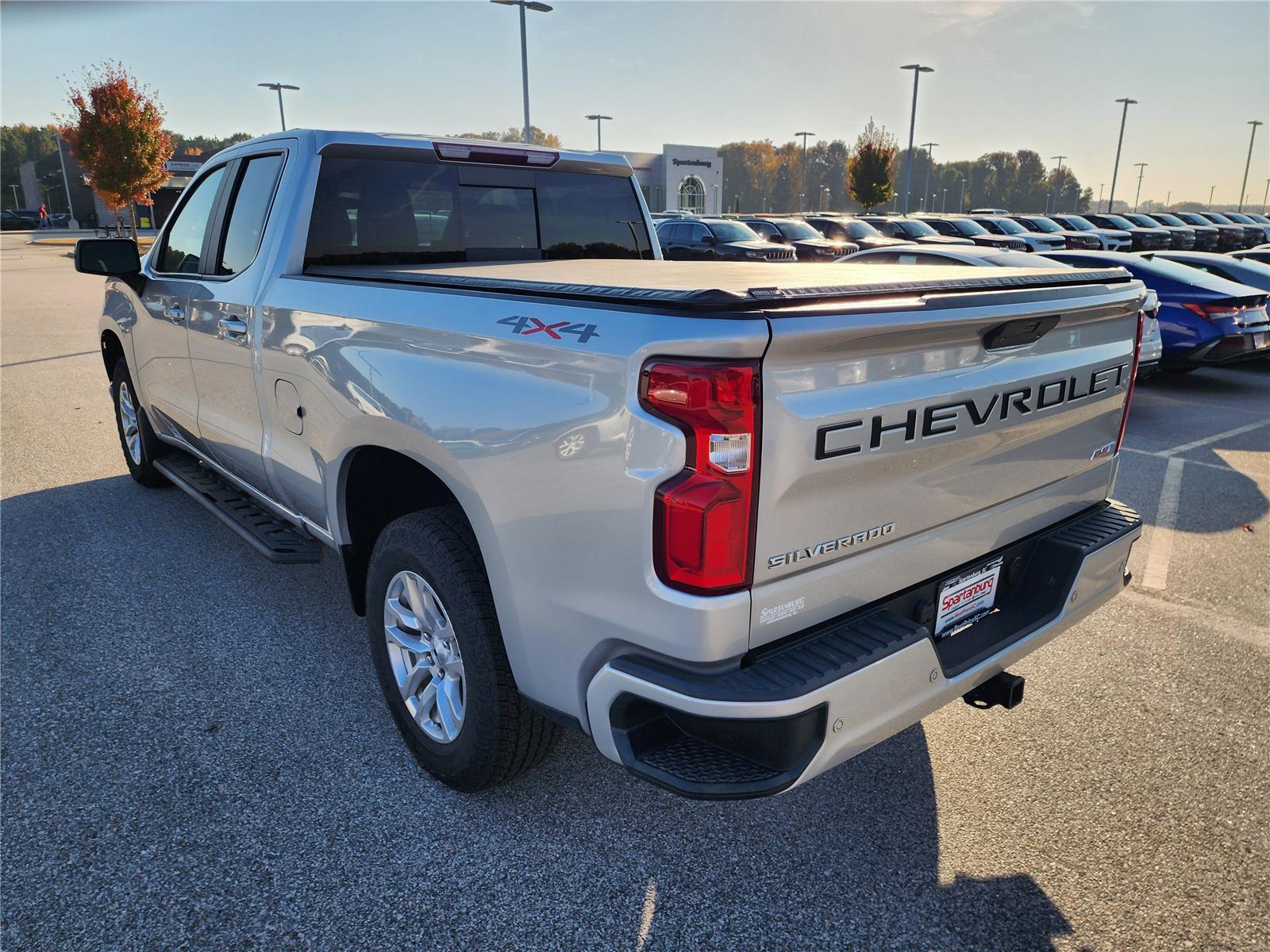2021 Chevrolet Silverado 1500 RST photo 3