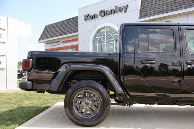 2025 Jeep Gladiator Sport S photo 28