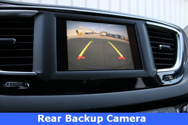 2018 Chrysler Pacifica Touring L photo 3