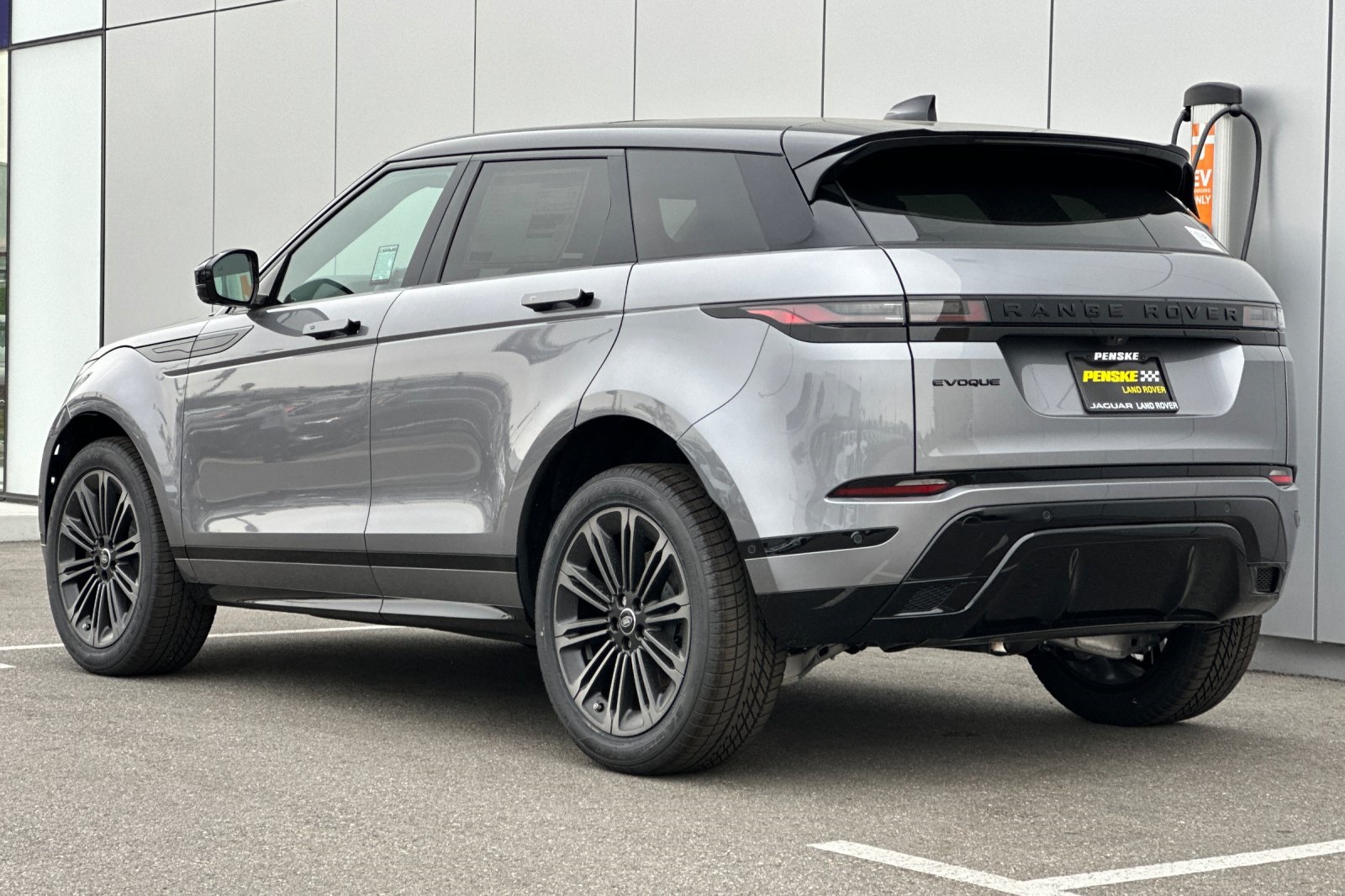 2026 Land Rover Range Rover Evoque Dynamic SE photo 3
