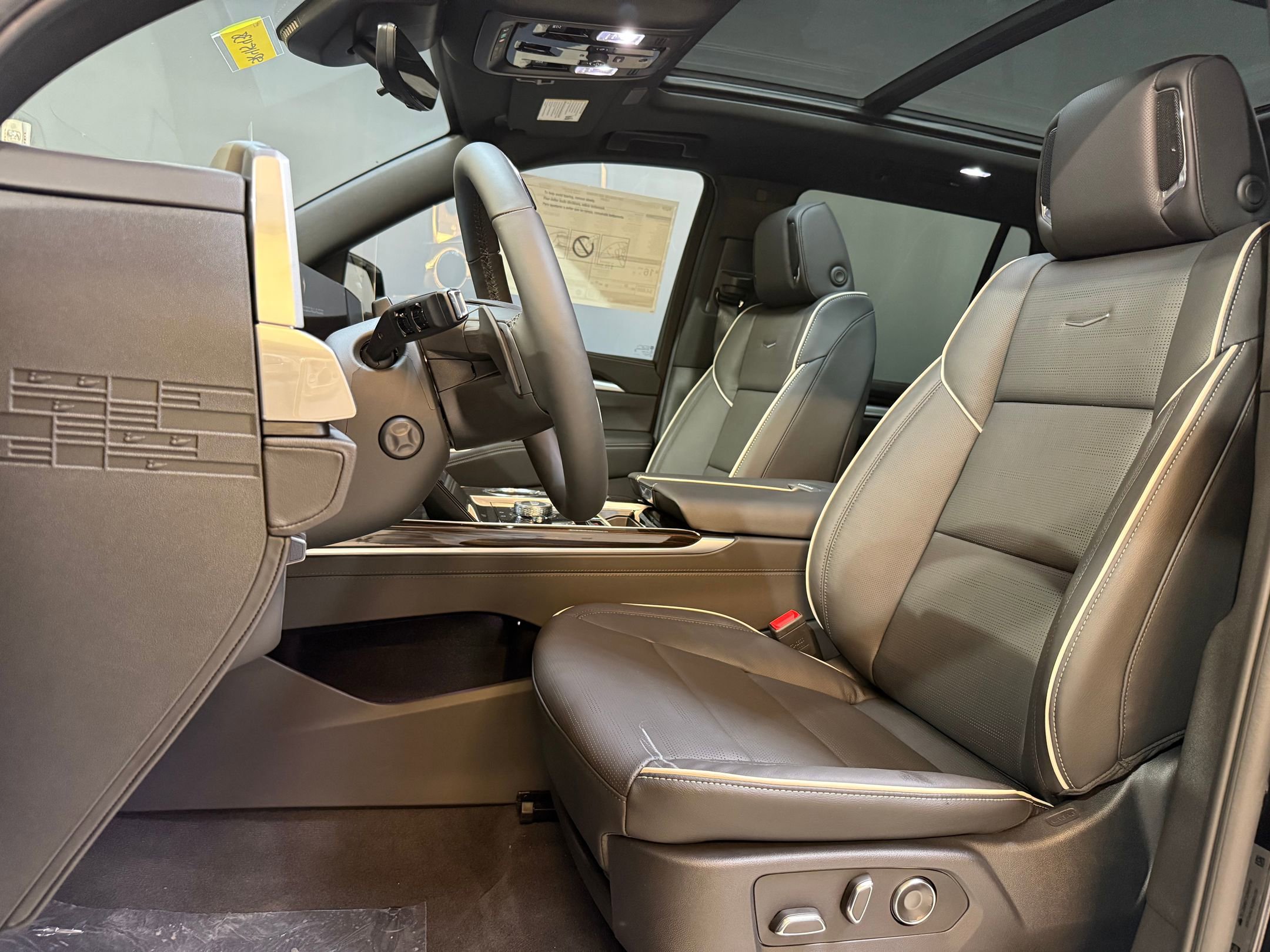 2025 Cadillac Escalade Premium Luxury photo 4
