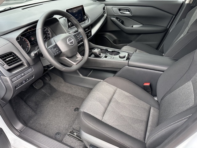 2025 Nissan Rogue SV photo 11