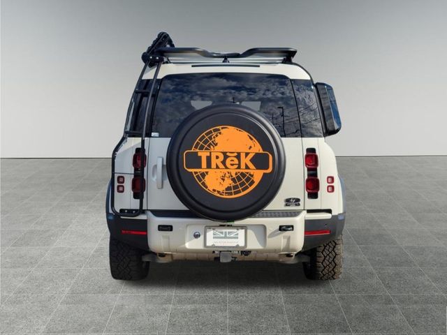 2024 Land Rover Defender 110 S photo 4
