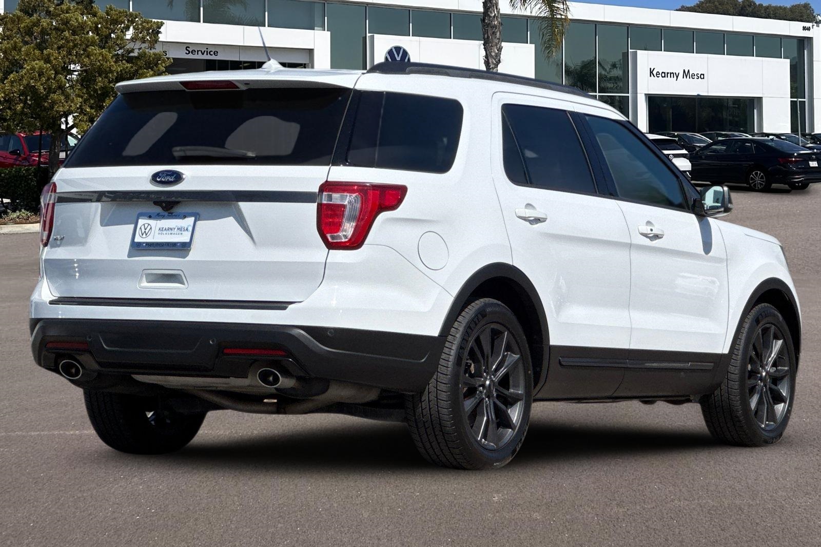 2019 Ford Explorer XLT photo 3