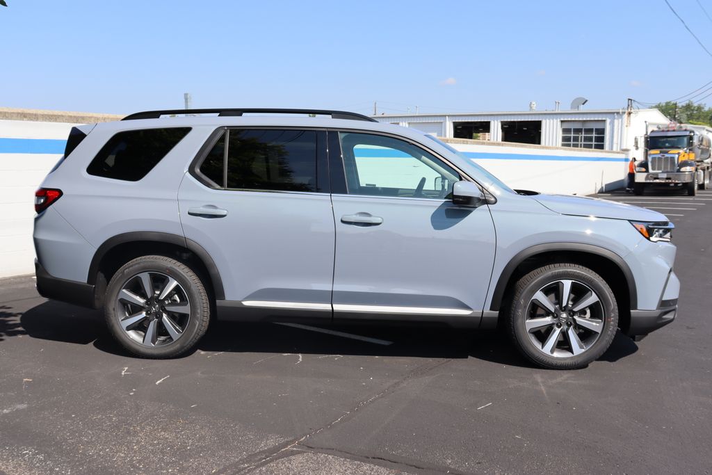 2025 Honda Pilot Touring photo 5
