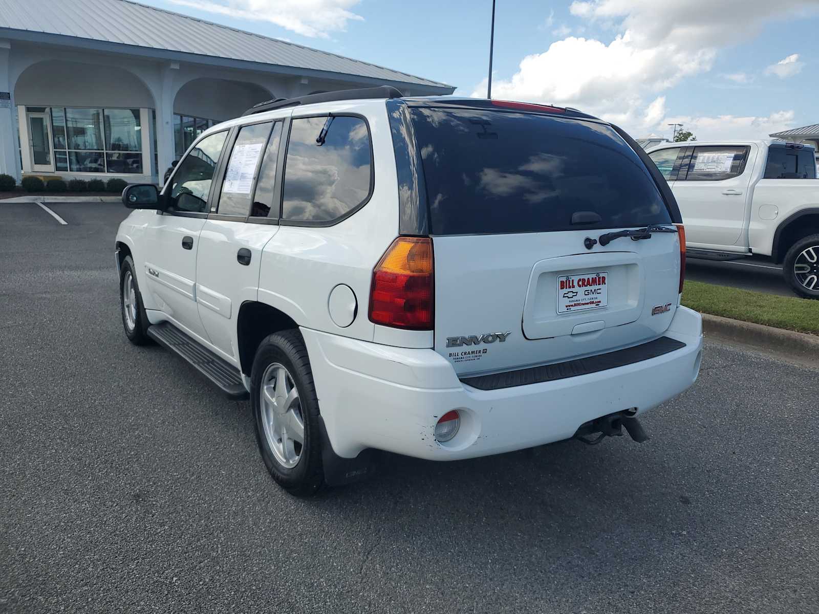 2003 Gmc Envoy SLE photo 2