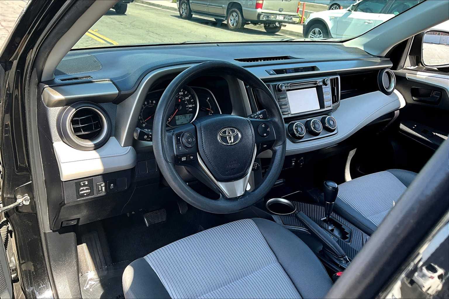 2014 Toyota RAV4 LE photo 16