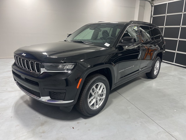 2025 Jeep Grand Cherokee Laredo photo 2