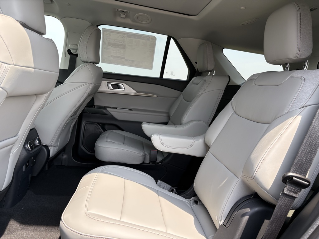 2025 Ford Explorer photo 22