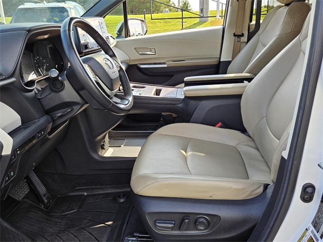 2024 Toyota Sienna XLE photo 5