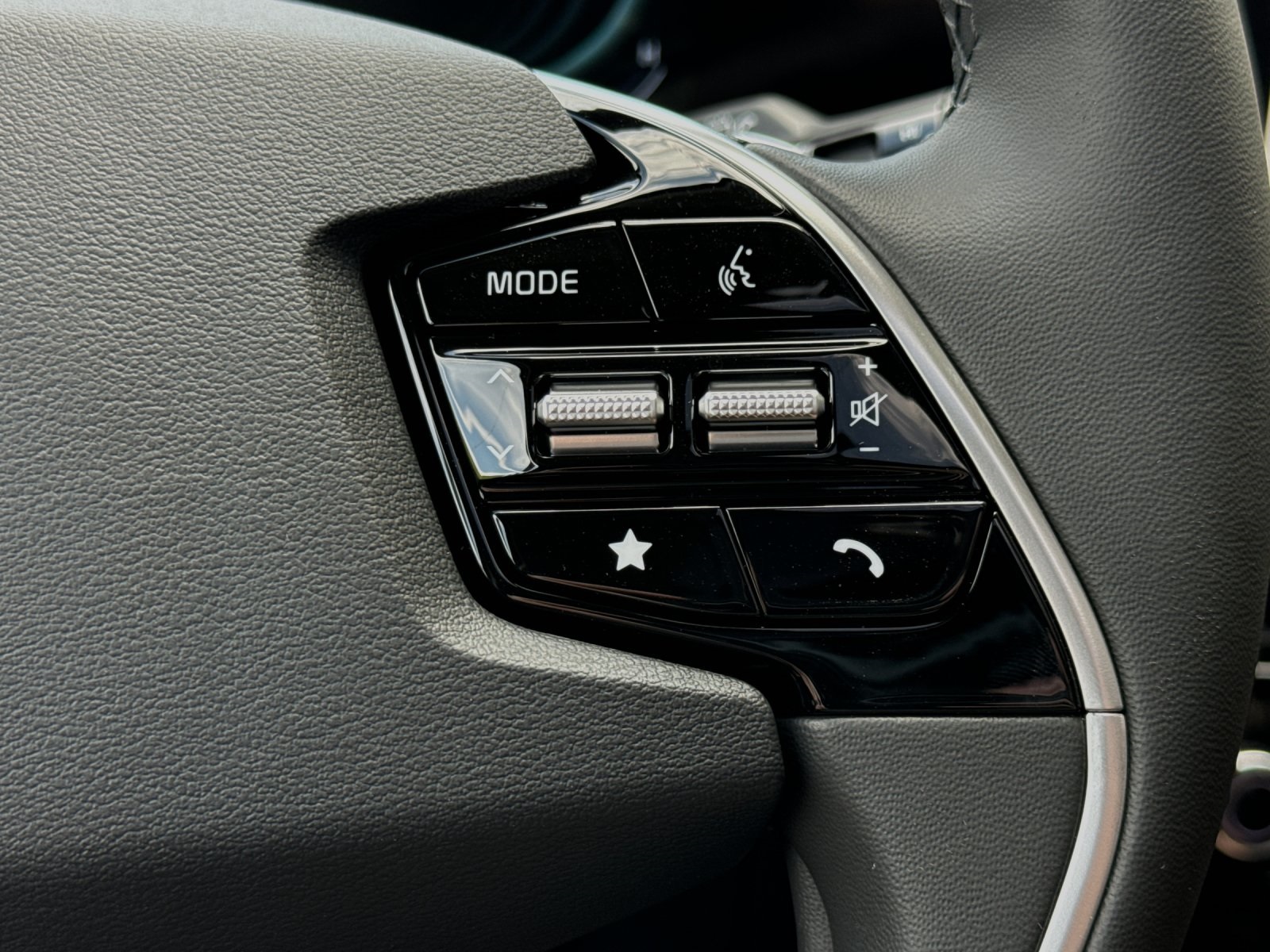 2025 Kia Niro SX Touring photo 29
