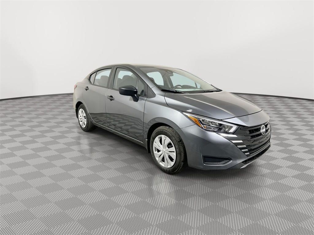 2025 Nissan Versa 1.6 S photo 2