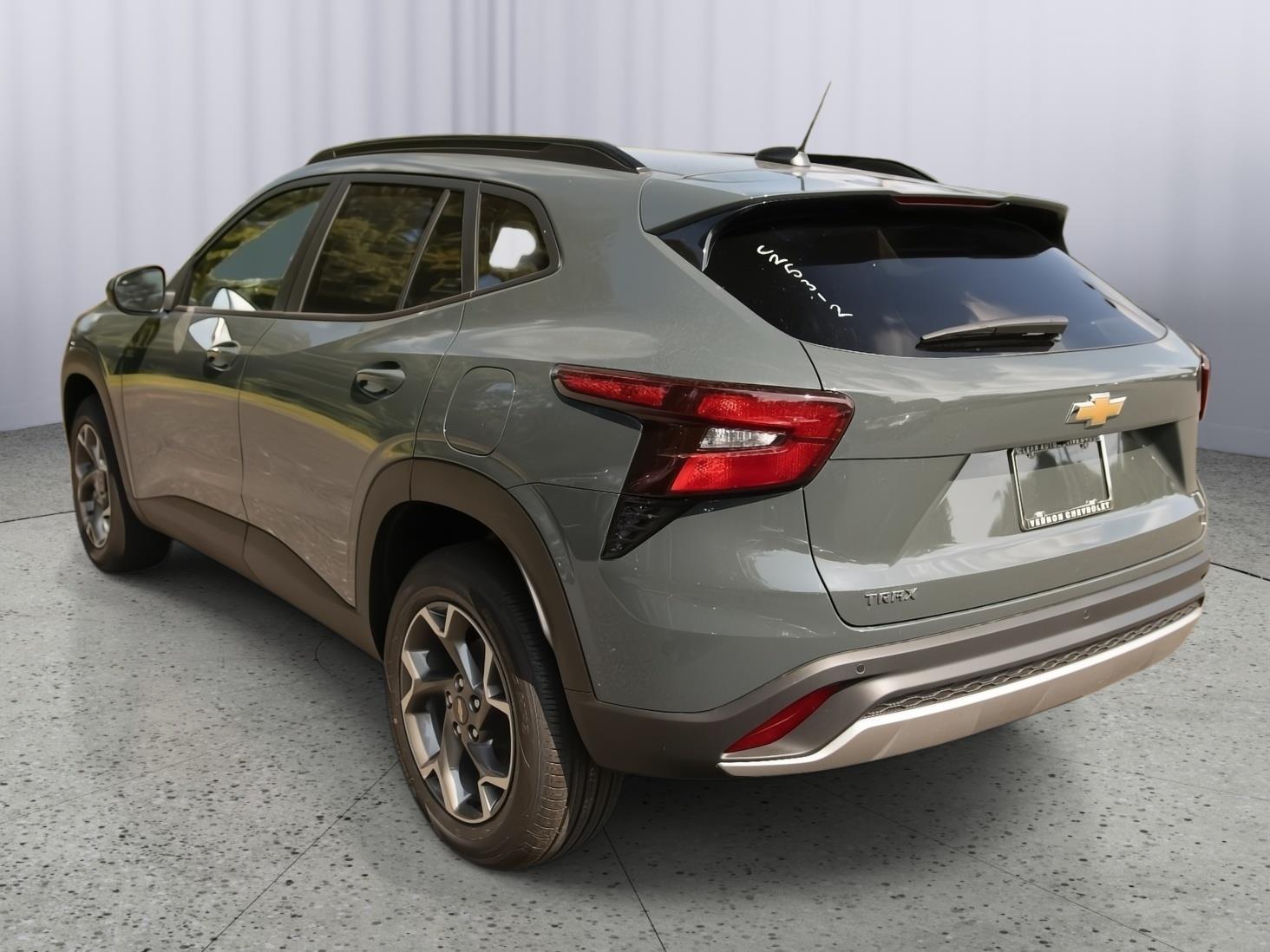 2025 Chevrolet Trax LT photo 5