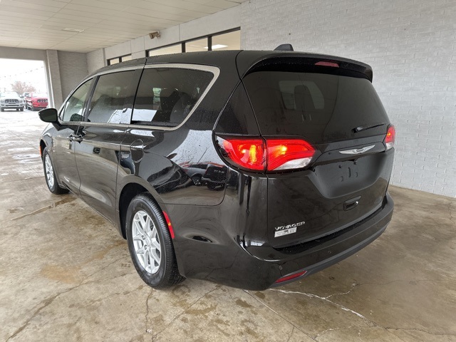 2026 Chrysler Voyager LE photo 3