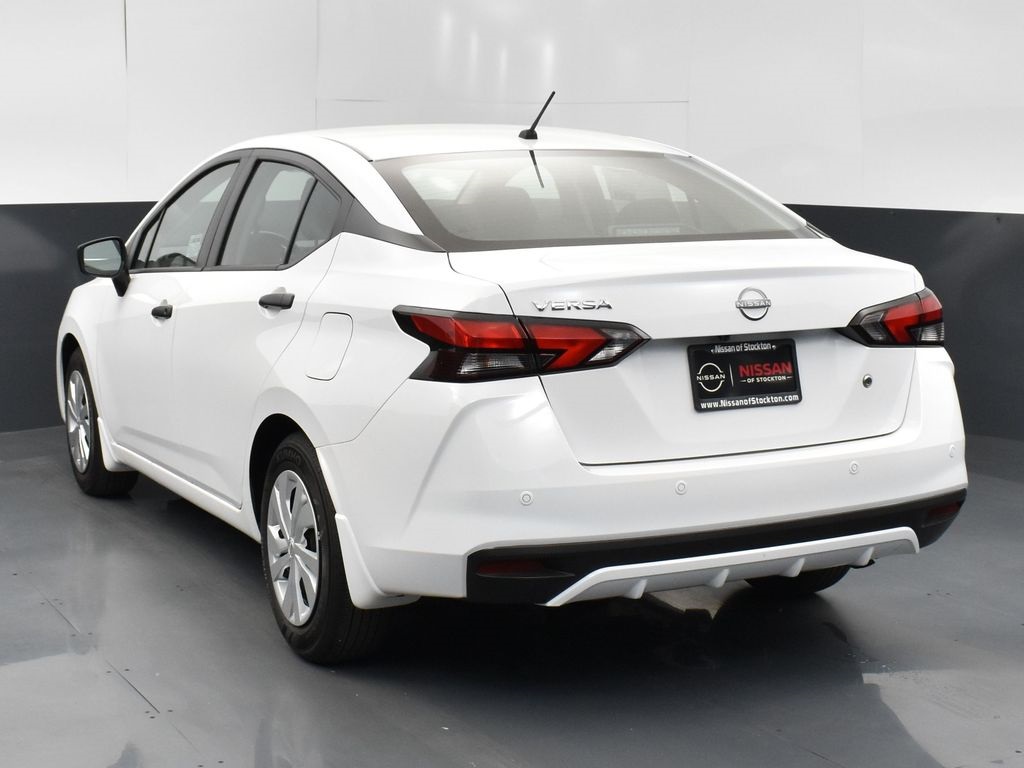 2025 Nissan Versa 1.6 S photo 5