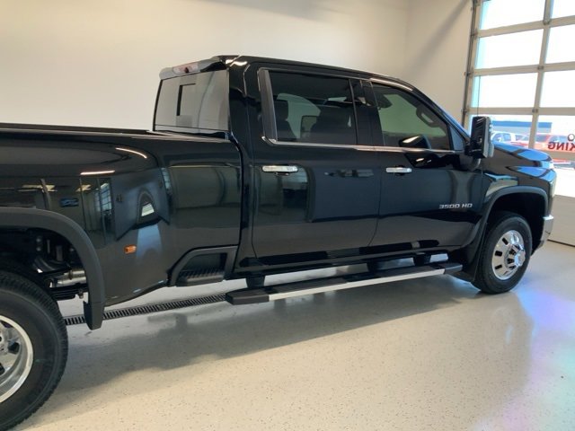 2025 Chevrolet Silverado 3500HD LTZ photo 2