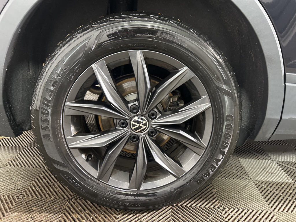 2022 Volkswagen Tiguan SE photo 2