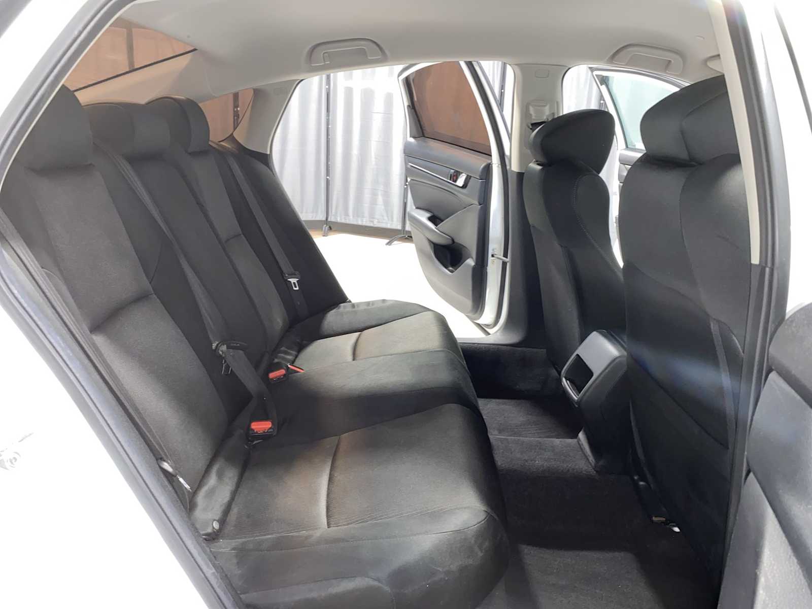 2018 Honda Accord LX 1.5T photo 13