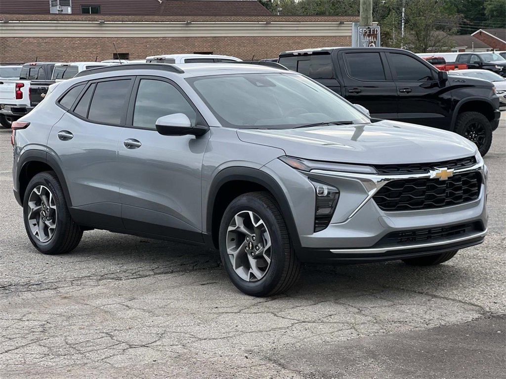 2025 Chevrolet Trax LT photo 4