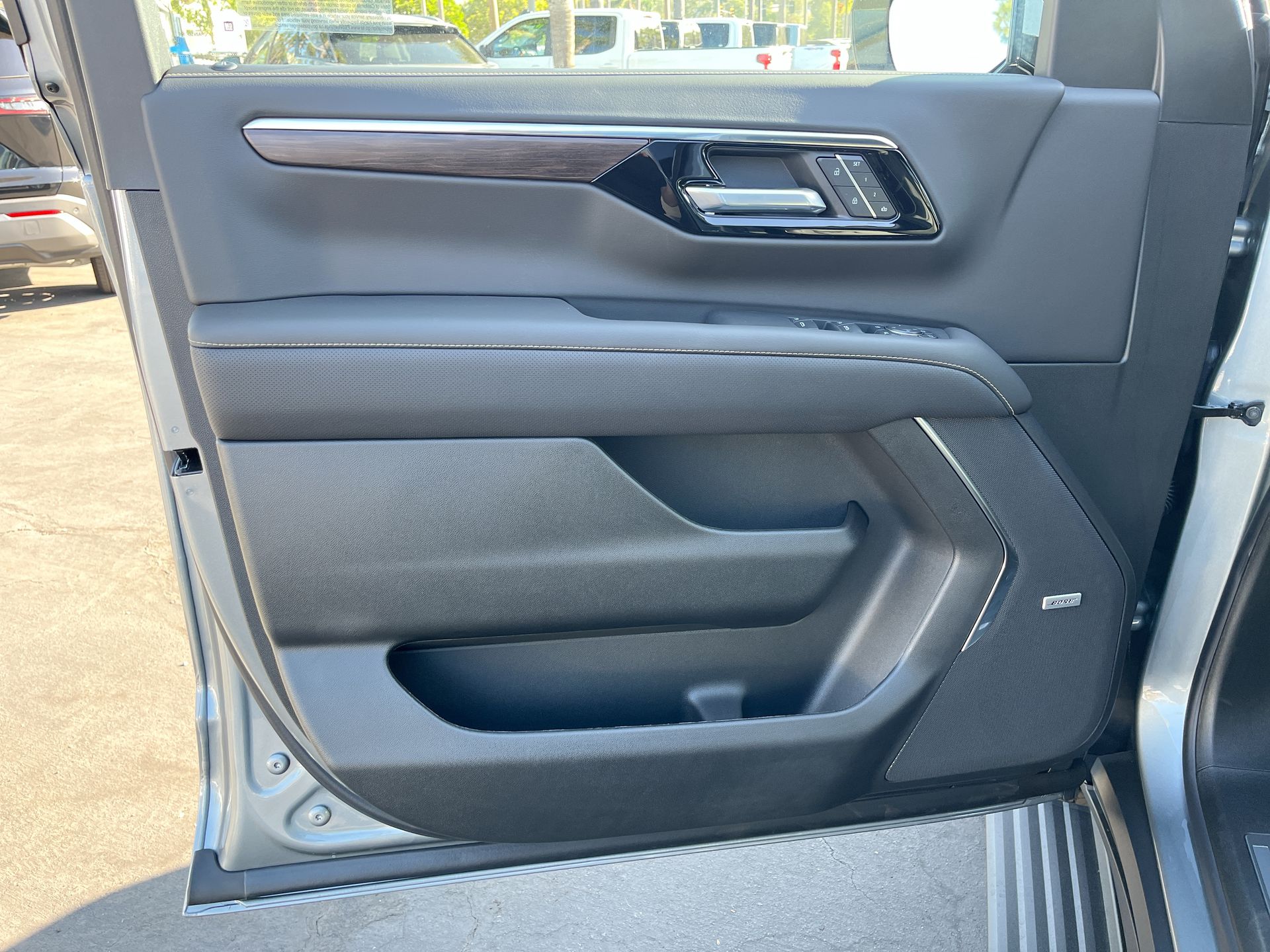 2025 Chevrolet Tahoe Premier photo 21