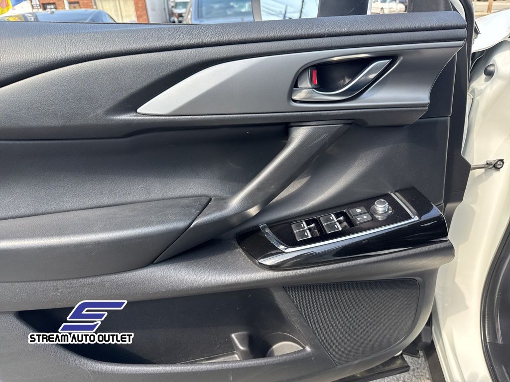 2023 Mazda CX-9 Touring photo 13