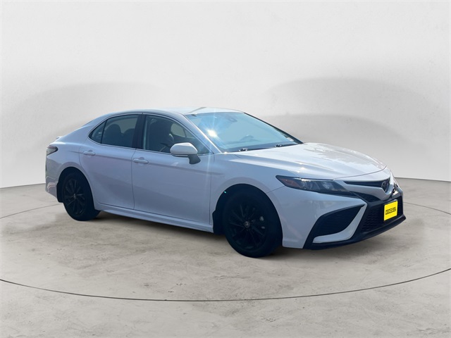 2022 Toyota Camry SE photo 4