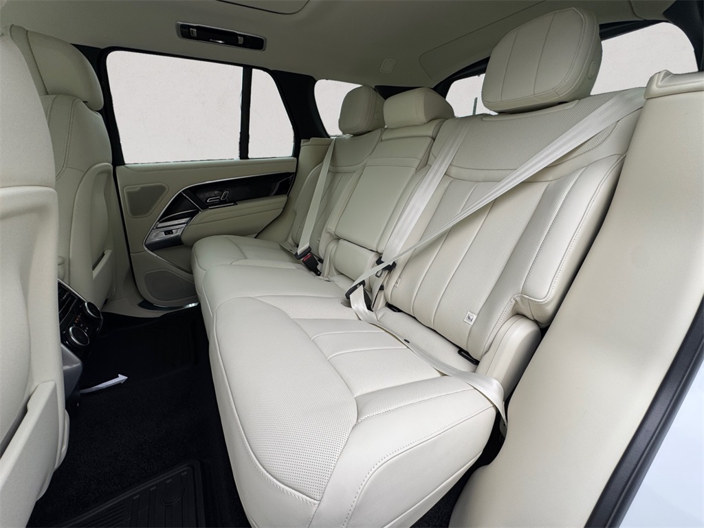 2025 Land Rover Range Rover SE photo 10