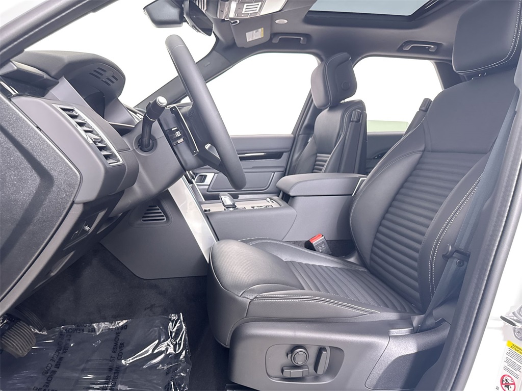 2025 Land Rover Discovery S photo 10