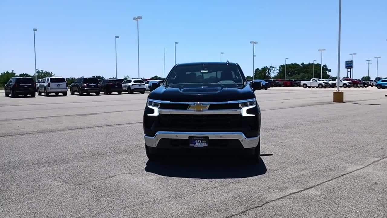 2025 Chevrolet Silverado 1500 LT photo 3