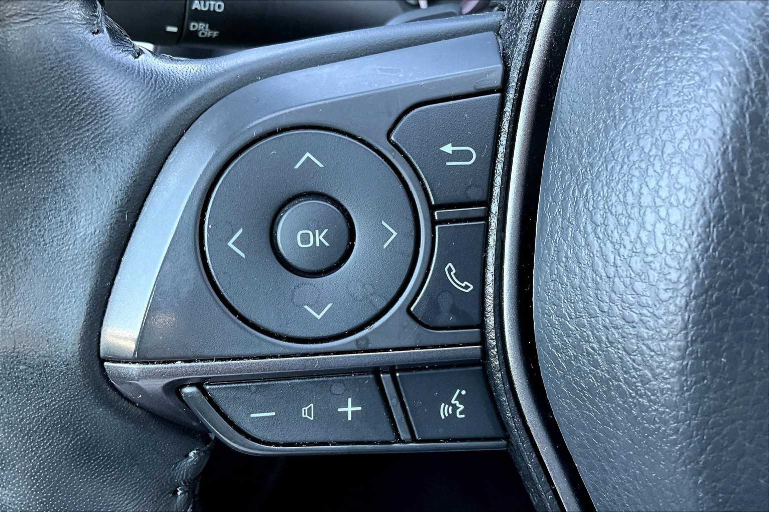2023 Toyota Camry SE photo 18