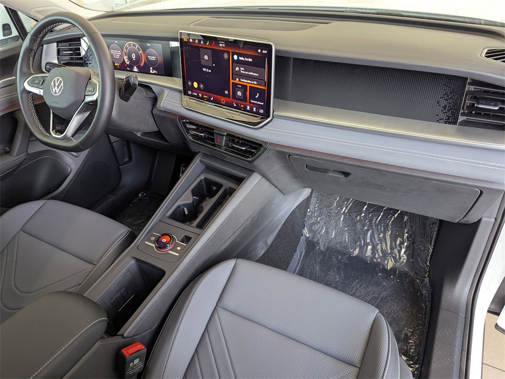 2025 Volkswagen Tiguan SE photo 19