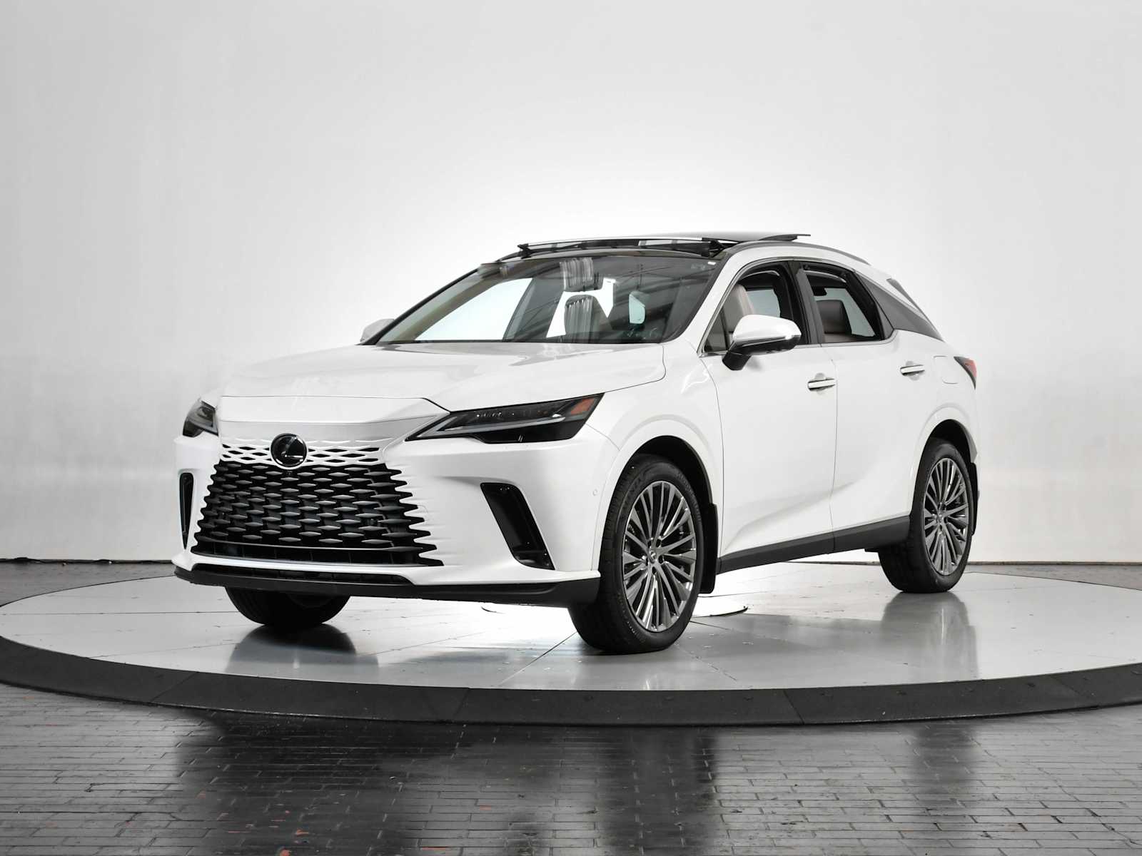 2025 Lexus RX PHEV 450h+'s photo
