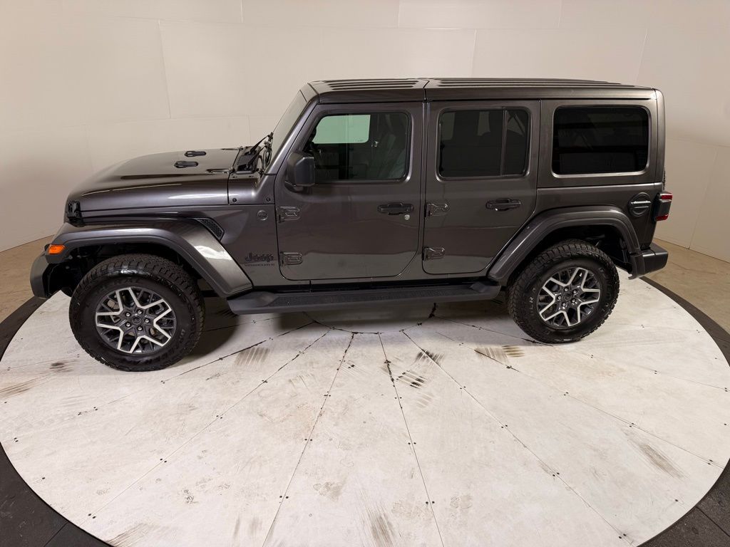 2025 Jeep Wrangler Sahara photo 4