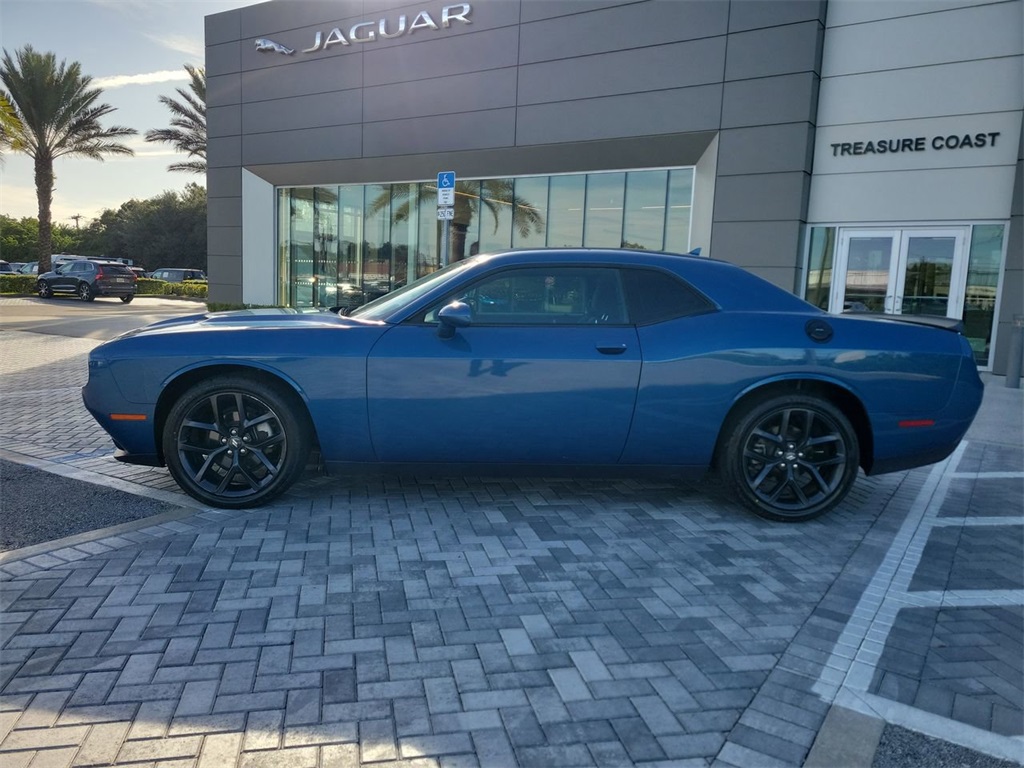 2021 Dodge Challenger SXT photo 2