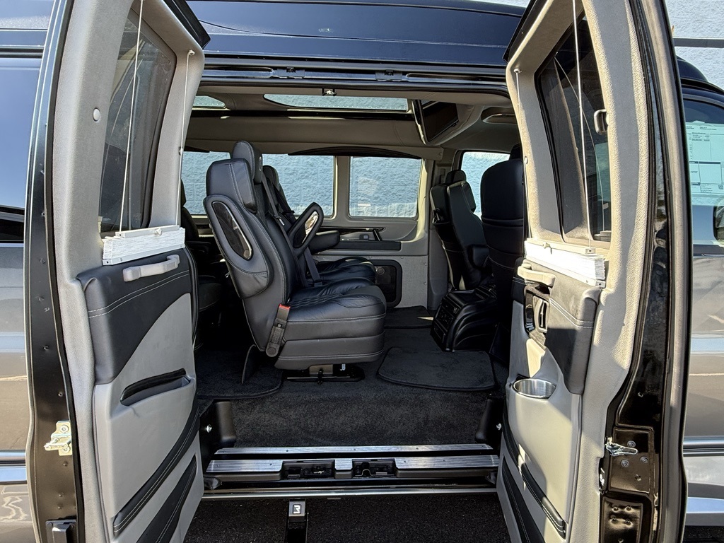2025 Gmc Savana photo 36
