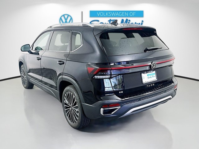 2025 Volkswagen Taos SE photo 3