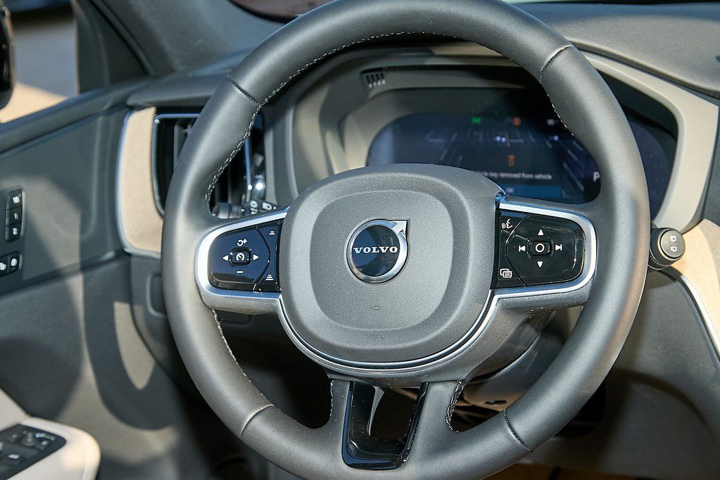 2026 VOLVO XC60 - Image 23